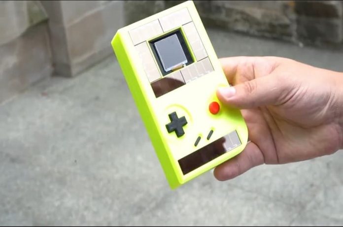Game Boy que funciona sin baterías