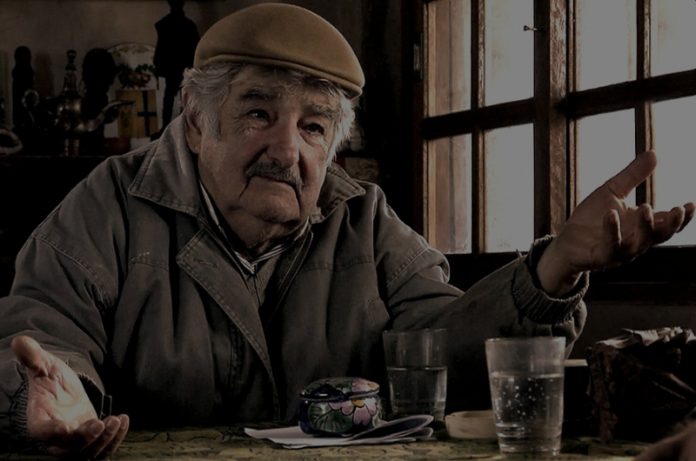 José Mujica se retira de la política activa y renuncia al Senado de Uruguay