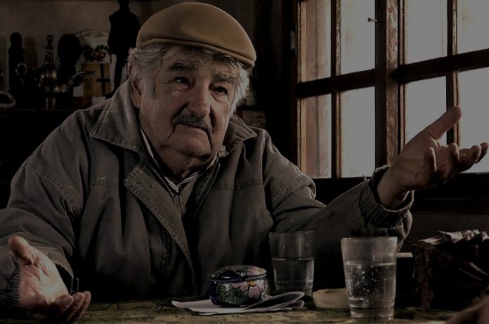 José Mujica se retira de la política activa y renuncia al Senado de Uruguay