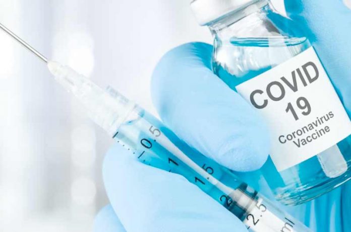 Hombre muere al recibir la vacuna contra el COVID-19