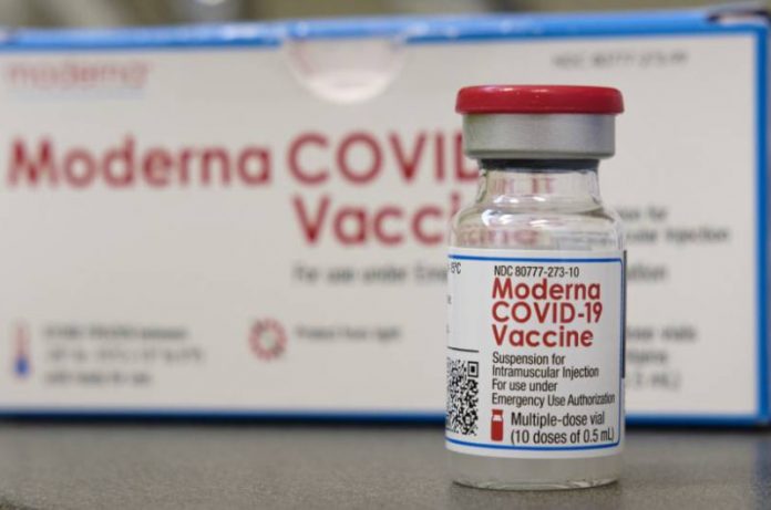 Vacuna contra COVID-19 es efectiva con media dosis