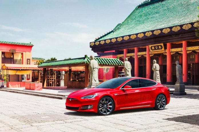 Tesla y sus carros están prohibidos en China