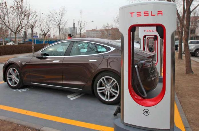 Tesla es multada por $16K debido a limitar la capacidad de la batería y la velocidad de carga en Noruega