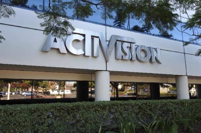 Activision-Blizzard es demandada por acoso y sexismo