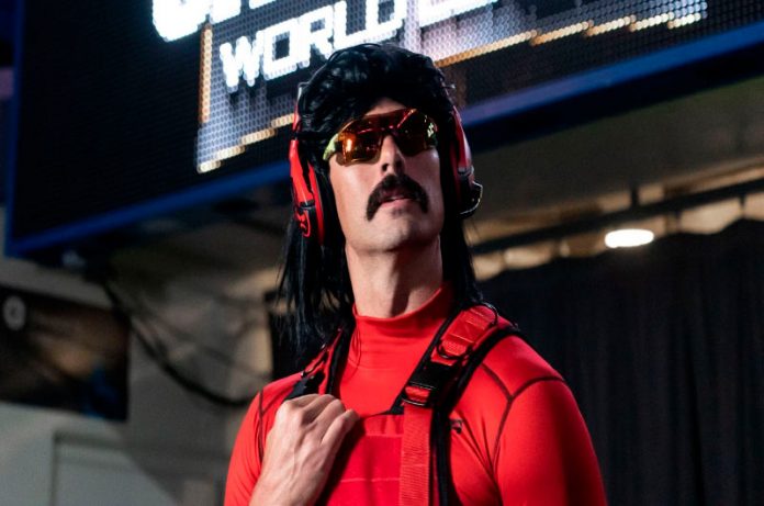 Dr. Disrespect se enoja porque lo matan en Warzone y dice que el Aim-assist es como hacer trampa