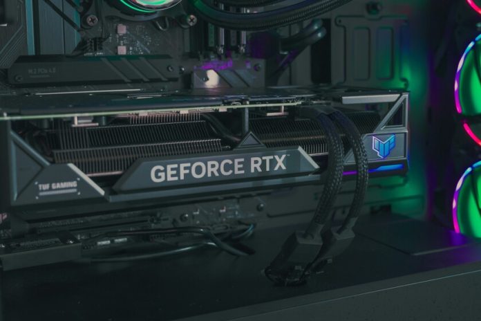 La RTX 5090 no estuvo en la última presentación de NVIDIA, pero nuevas pistas apuntan a la tarjeta gráfica más potente de la historia